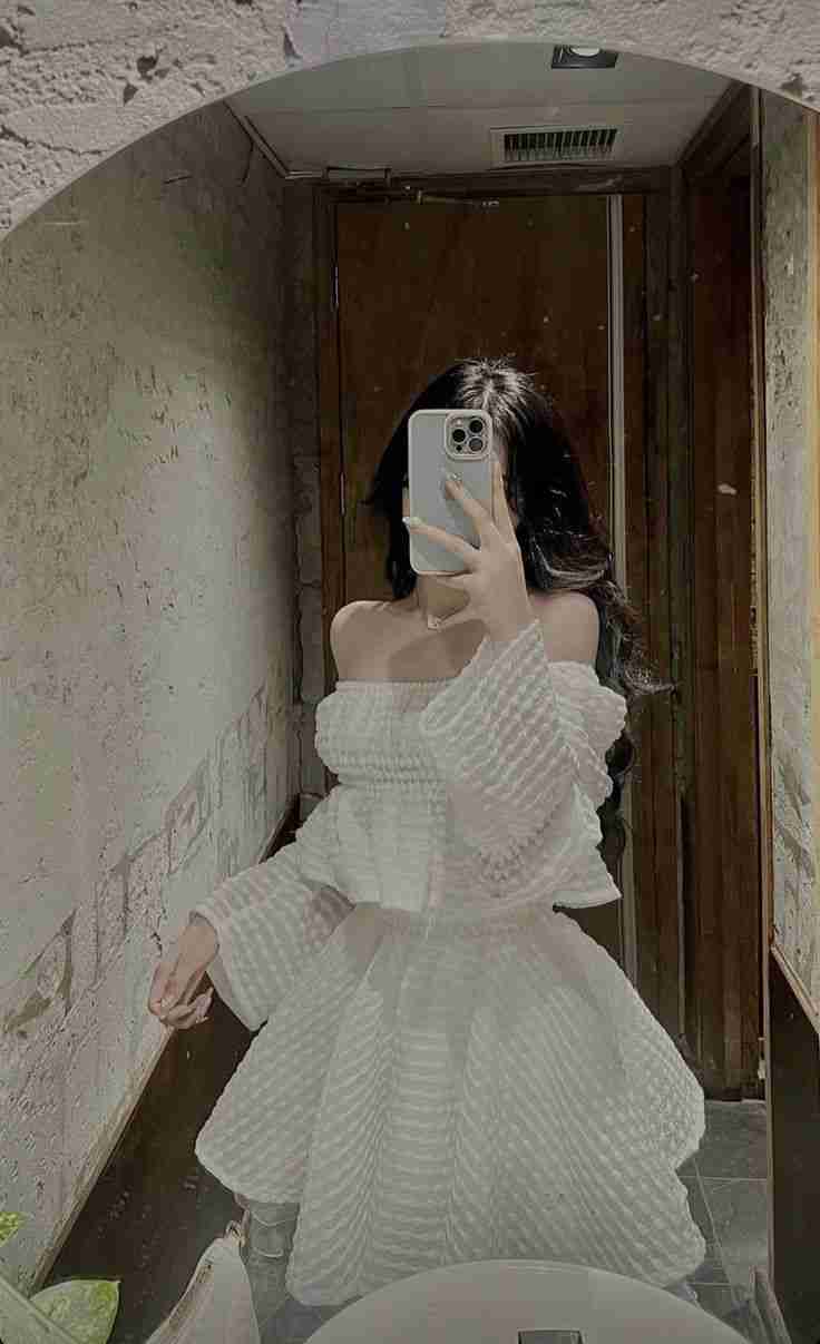 Ảnh chụp trước gương che mặt nữ phong cách cá tính 17