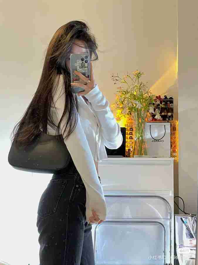 Ảnh chụp trước gương che mặt nữ phong cách cá tính 13