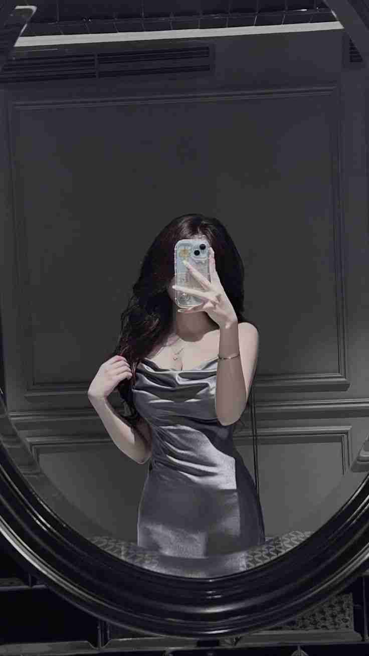 Ảnh chụp trước gương che mặt nữ phong cách cá tính 10