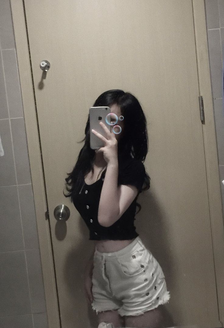 Ảnh chụp trước gương che mặt nữ phong cách cá tính 18