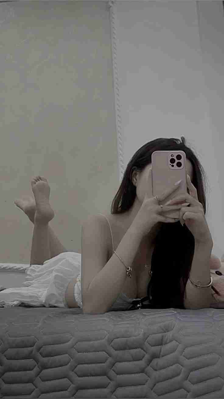 Ảnh chụp trước gương che mặt nữ phong cách cá tính 16