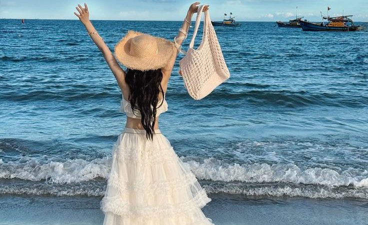 523+ Ảnh gái xinh Che Mặt đi biển cuốn hút