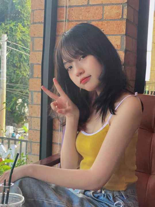 Ảnh gái xinh dễ thương với nụ cười ngọt ngào 12