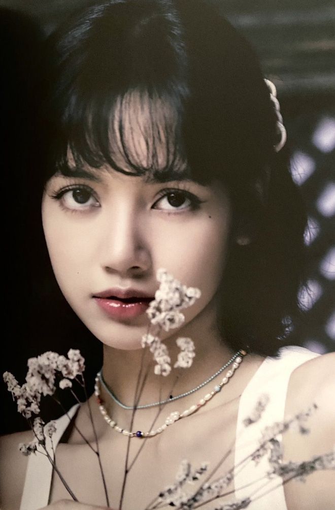 Ảnh Lisa Thần Thái Đỉnh Cao Đậm Chất Idol 9