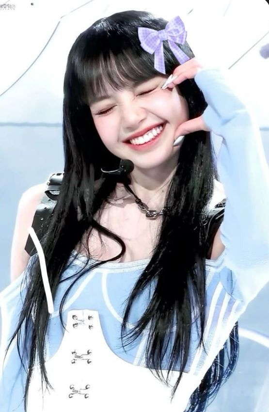 Ảnh Lisa Thần Thái Đỉnh Cao Đậm Chất Idol 10