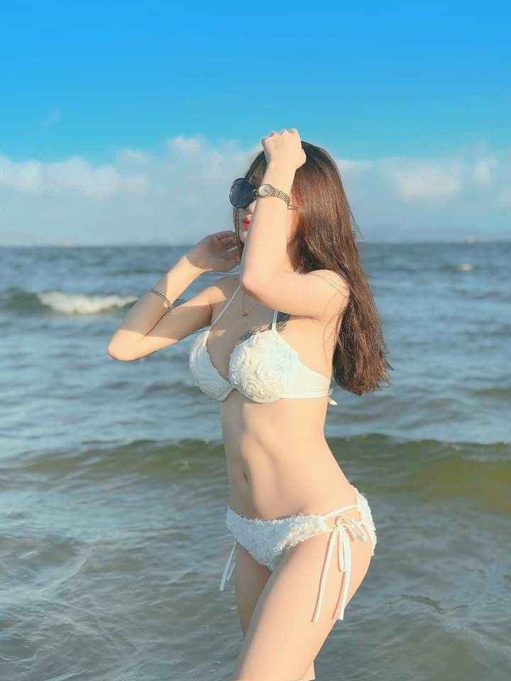 Gái Xinh Mặc Bikini Ngắn Thần Thái Tự Tin 9