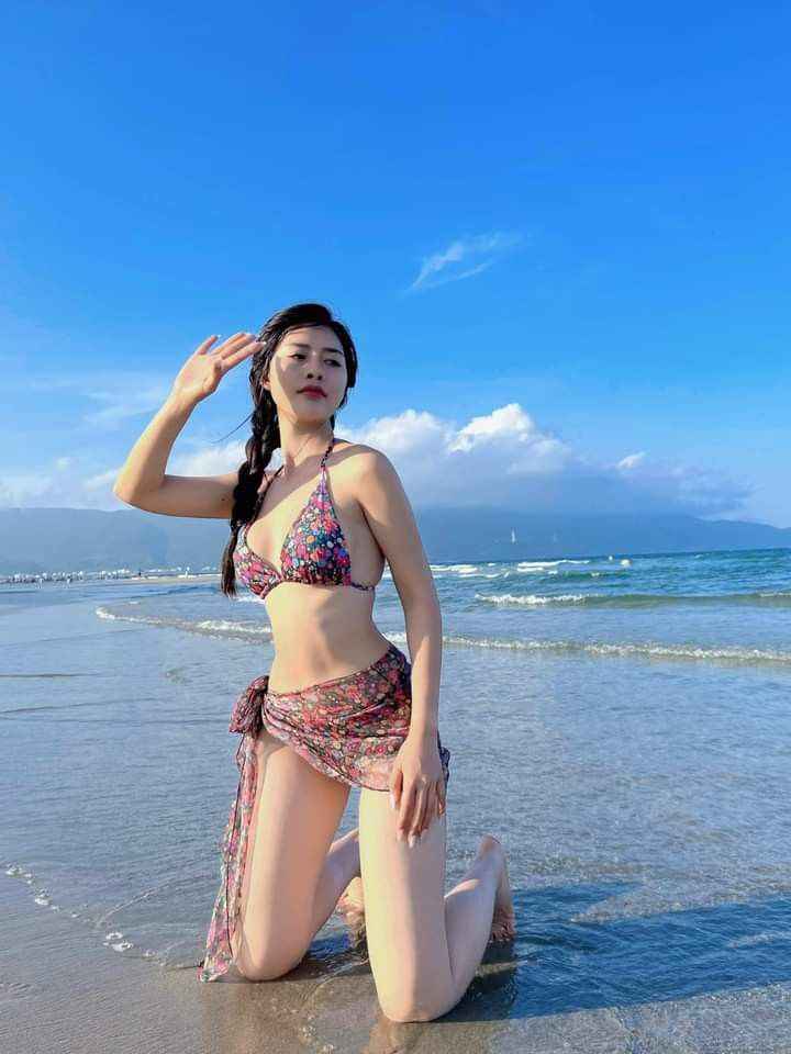 Gái Xinh Mặc Bikini Ngắn Thần Thái Tự Tin 6